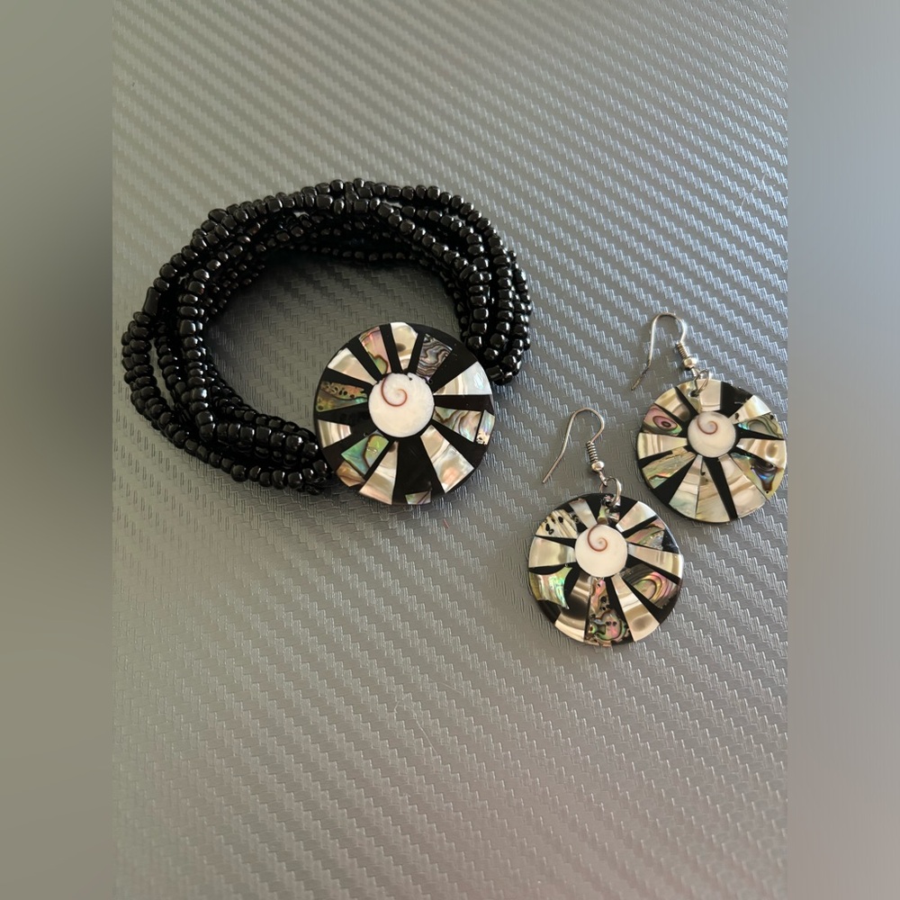 5/$10 
Bracelet and earrings set